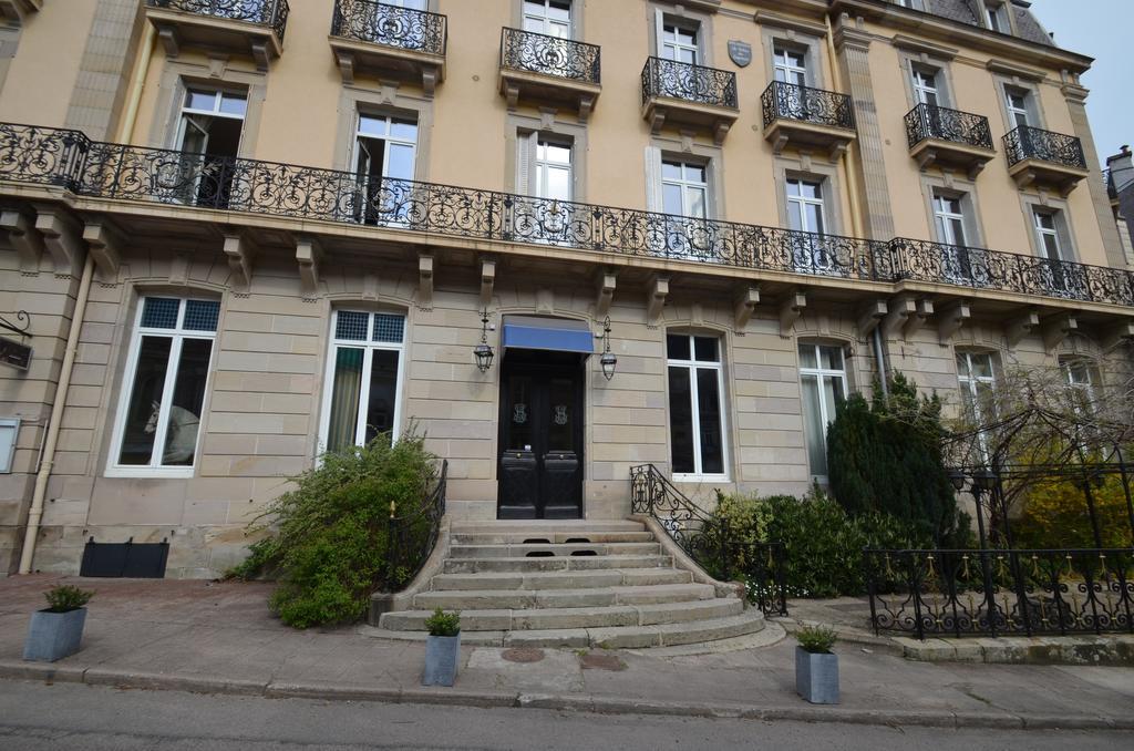 L'Empereur, Sa Femme Et Le Petit Prince Plombieres-les-Bains Luaran gambar