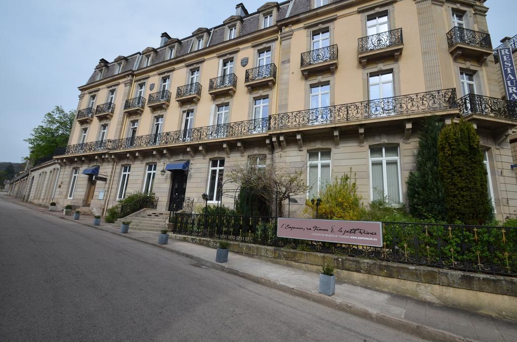 L'Empereur, Sa Femme Et Le Petit Prince Plombieres-les-Bains Luaran gambar
