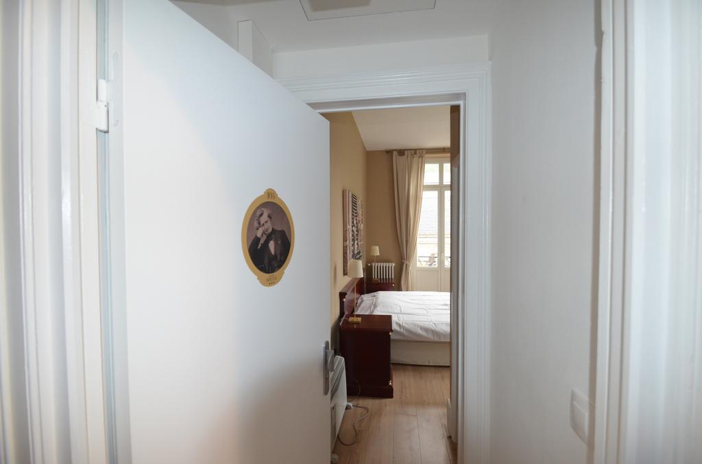 L'Empereur, Sa Femme Et Le Petit Prince Plombieres-les-Bains Luaran gambar