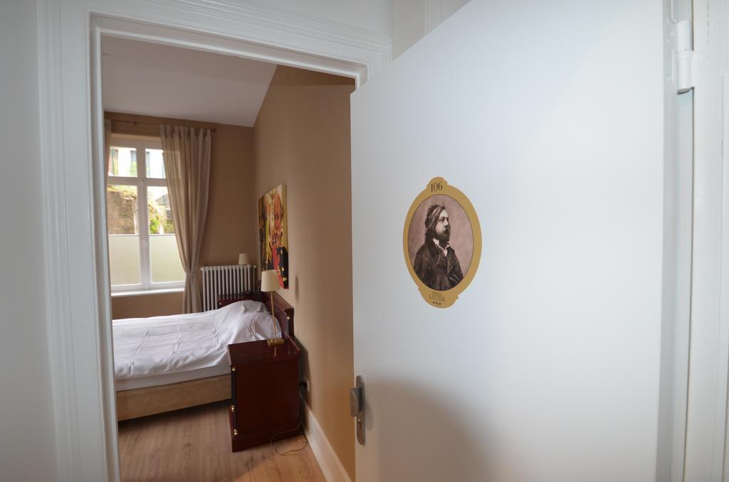 L'Empereur, Sa Femme Et Le Petit Prince Plombieres-les-Bains Luaran gambar