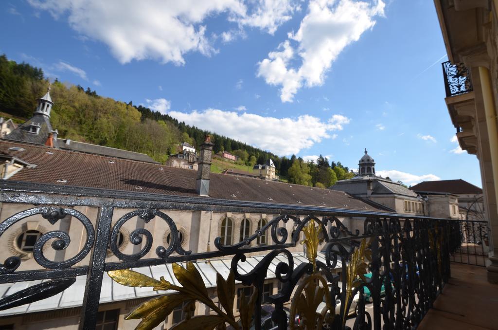 L'Empereur, Sa Femme Et Le Petit Prince Plombieres-les-Bains Luaran gambar